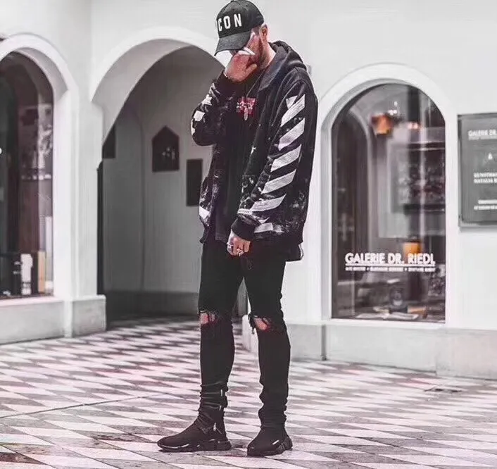 ♻️💯Refer to the model picture for the upper body❤️The top tested version of Spring and Autumn OFFWHITE Starry Sky Fireworks Melbourne limited ink splash hoodie hooded zipper jacket sweatshirt Fabric: Made of customized (more than 490 grams - counter double-ply large terry fabric) high-gram weight fabric makes the clothes look more textured, soft to the touch, super thick, classic version, small dropped shoulders, micro silhouette! Pay attention to the important points~ The weight of more than 490 grams is not exaggerated and does not contain water. Those sellers who brag about the weight can only deceive novice customers. But when you get our goods, the weight and sinking are right there. You can taste it yourself, and the texture does not lie! (100% cotton fabric, no pilling) The white arrows on the back + the stripes on the arms are all made of foam and have a feel and protrusions. The fireworks color system is obtained through contrasting printing. There are eight panels in the whole body. Seven color sets and eight panels are printed in eight times. The first layer is gray, the second layer is white, the third layer is yellow, the fourth layer is green, the fifth layer is blue, the sixth layer is purple, the seventh layer is orange. The last layer is arrow paint printing. The seven colors are layered on each other, which will also create new colors. The arrows on the back and the front squares are first glued and then hung in four layers. The paint has an obvious concave and convex feeling. Quality speaks for itself in the details. The blue letters are electrostatic three-dimensional flocking, which is done separately and then printed through high-temperature thermal transfer‼ ️It can be called a fake killer, you can see that every detail on the clothes is ceiling craftsmanship‼ ️ Size chart